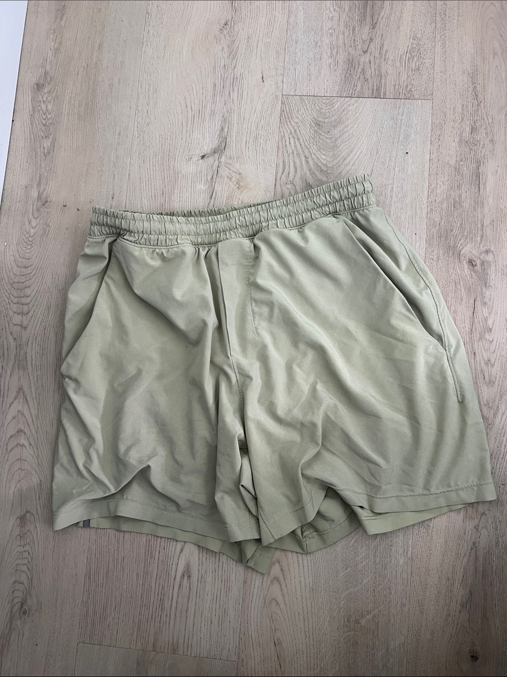 Men’s lululemon athletica Light Sage Athletic Shorts